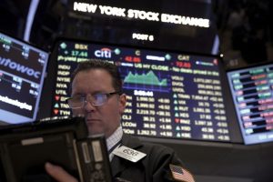 Wall Street Investors Cautious as Forex Speculation Rises