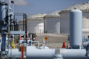 Crude Oil Stockpiles Surge Amidst Mixed Market Signals