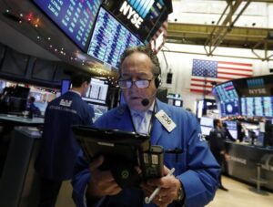 Equity markets near peak, longest weekly gain streak since Feb.
