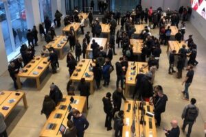 Apple Stock Rises as it Explores AI Partnership With Meta