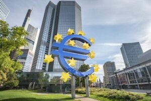 ECB's Cautious Approach Amidst Political Turbulence